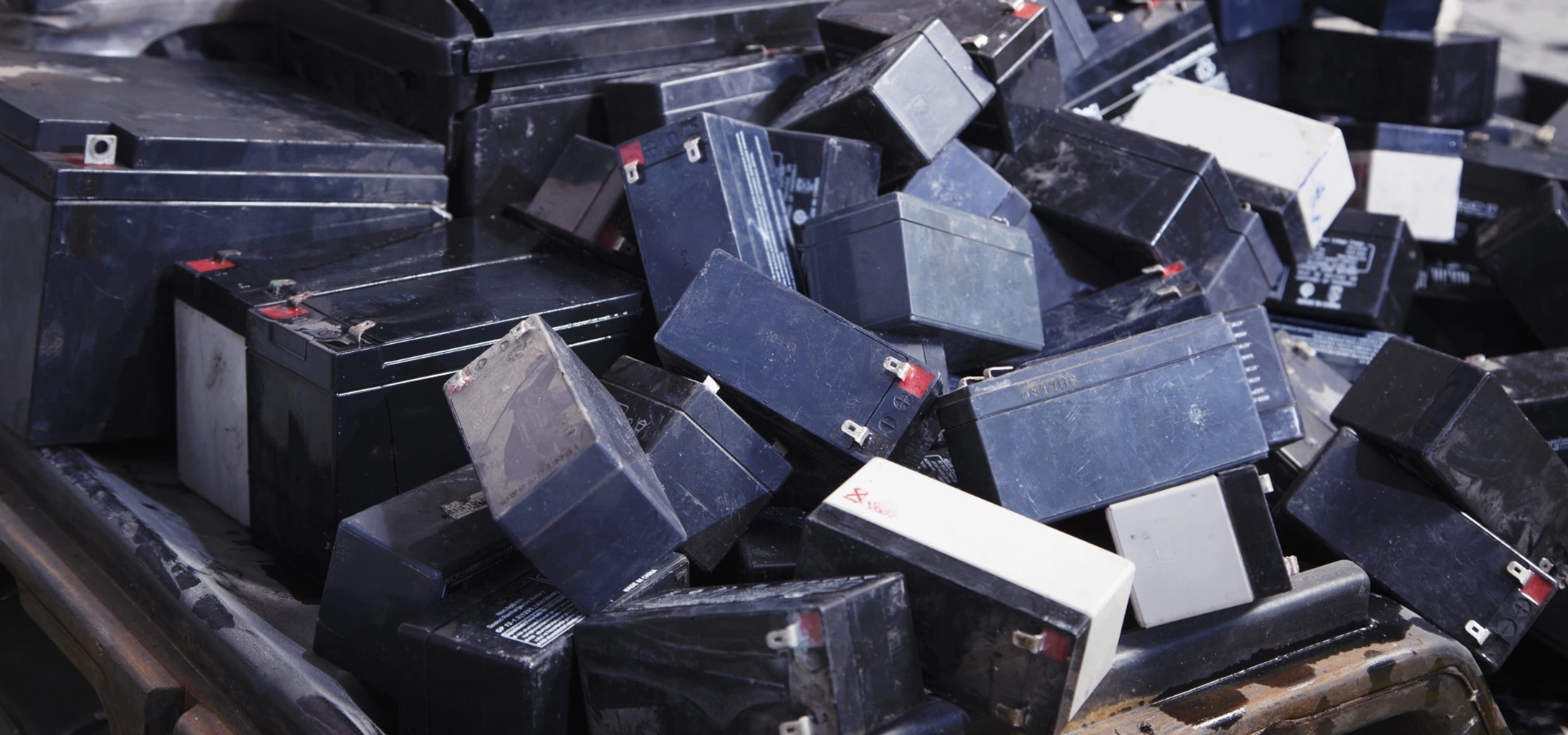 Zużyte akumulatory przygotowane do recyklingu